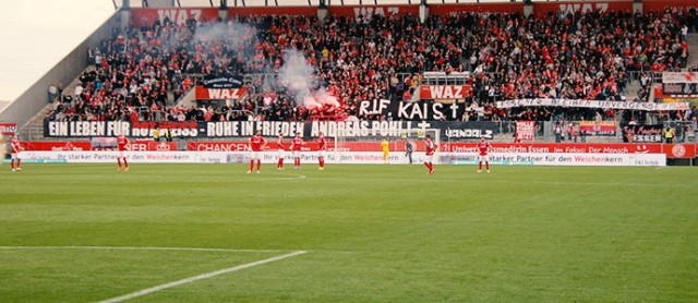 Rot-Weiss Essen: Farbenfrohe und harte Kost bei RWE gegen Wiedenbrück