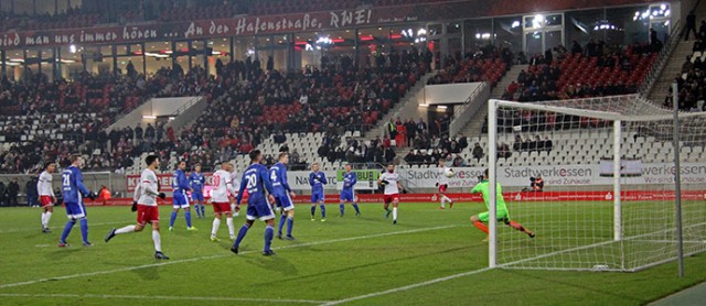 SV Burgaltendorf gegen Rot-Weiss Essen: Eiskalt und locker ins Pokal-Halbfinale