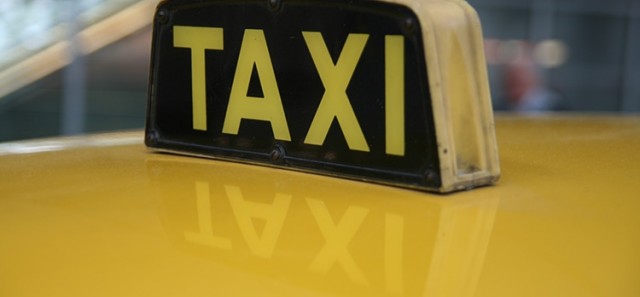 Entspannt durch die City: Vorteile einer Taxifahrt