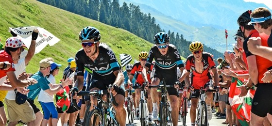 Chris Froome auf dem Oberrohr zum Etappensieg