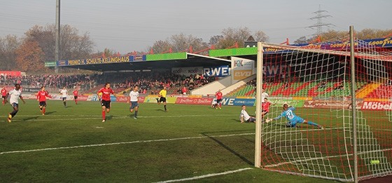 Kevin menke trifft zum 1:0 für RWO