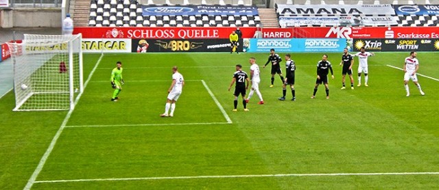 RWE - Bergisch Gladbach: Engelmann glänzt im Duell der Top-Torjäger mit Dreierpack